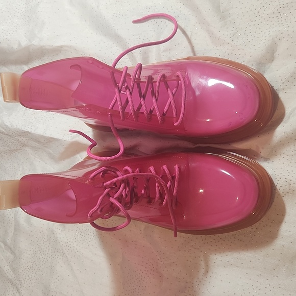 DONATING THIS WEEKEND IF NOT BOUGHT: Melissa boots size 7 for women - Picture 2 of 10